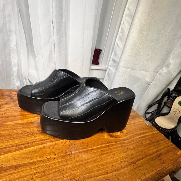 Black Platform Slide Sandals - Picture 3 of 7